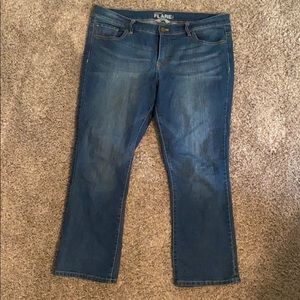 New York & Co 10 Low Rise Flare Crop/Capri